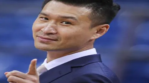 范弗里特连续获得三次罚球，裁判三次改判引发热议